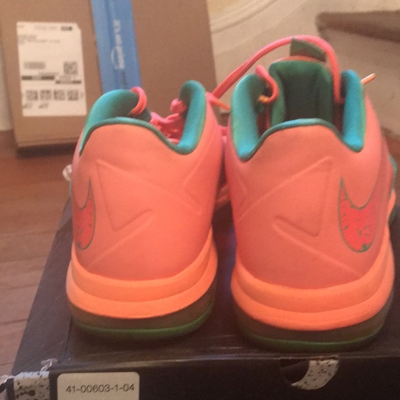 Nike low top zooms size 11 used but in great condition color or watermelon - Picture 4 of 4